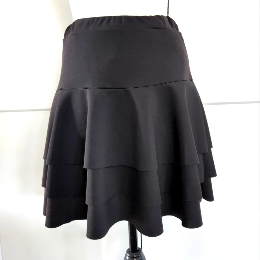 🍉 Black Skirt / Skort - Picture 1 of 4